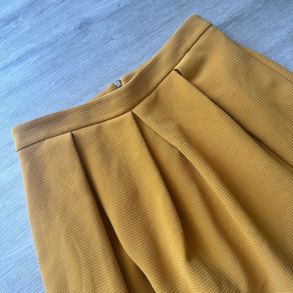 Forever 21 Gold Mini Skater Skirt with Pleats - Picture 2 of 4